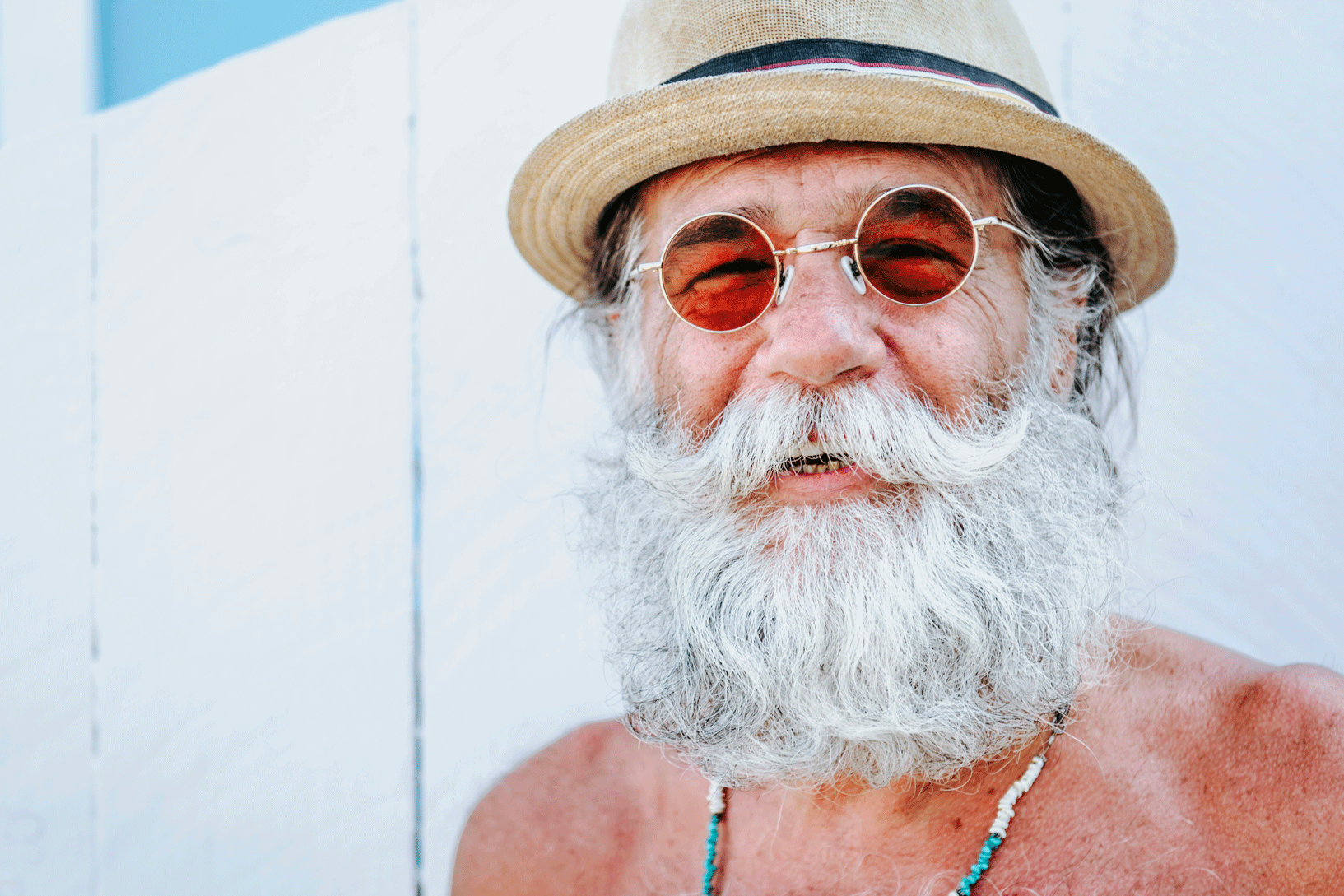 Senior heureux et épanoui