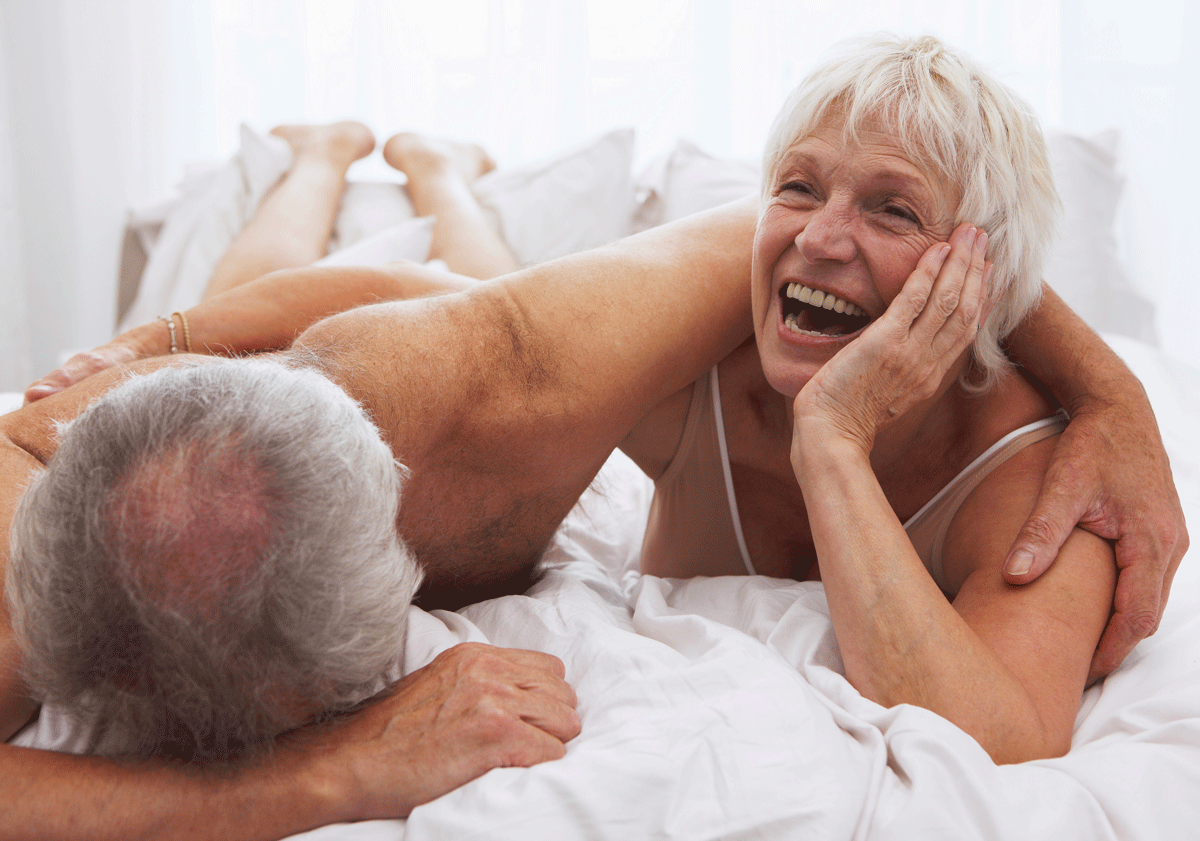Couple de seniors retrouvant leur libido