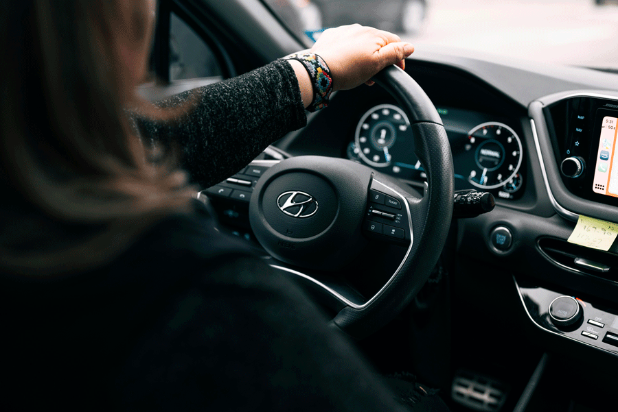 Conduire après 65 ans en révisant le code de la route senior
