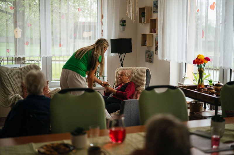 Maison partagée pour seniors : un habitat inclusif avec espaces communs conviviaux