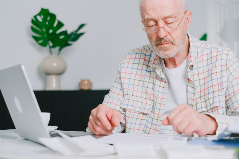 Aides sociales pour seniors dès 60 ans : ASPA, APA et aides du CCAS